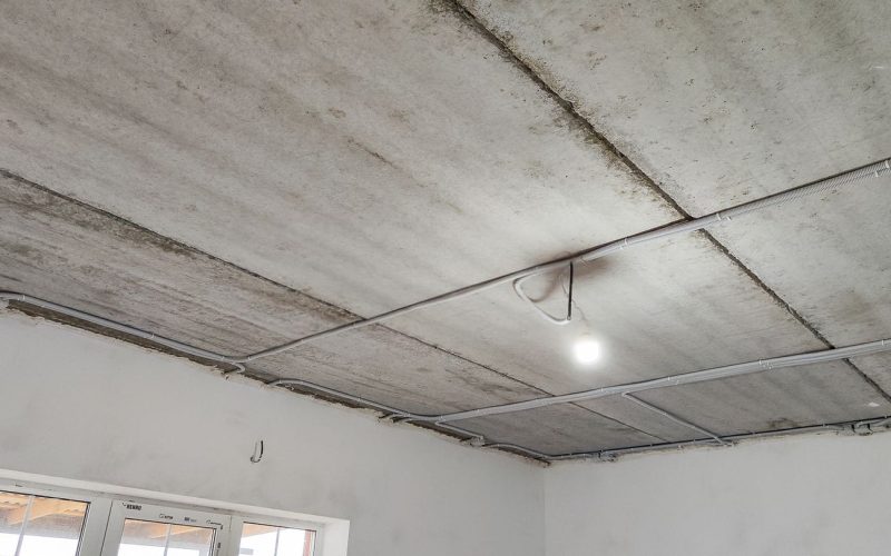 Натяжной потолок на кухне 25 м2