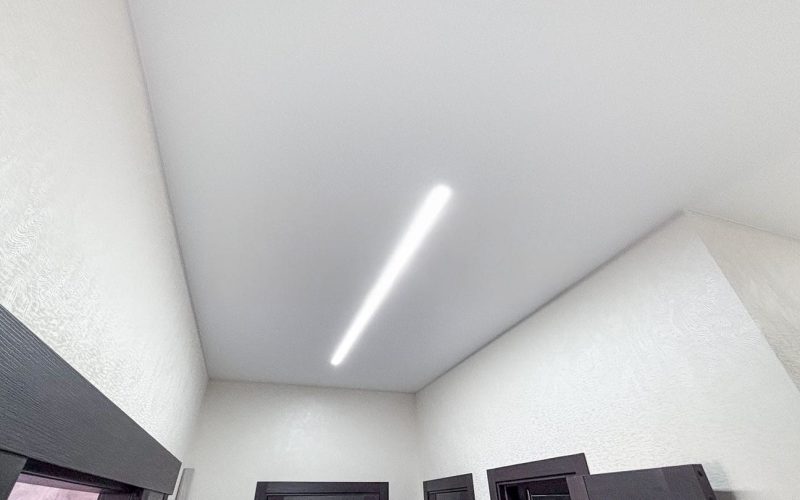 Натяжной потолок в коридоре 11 м2