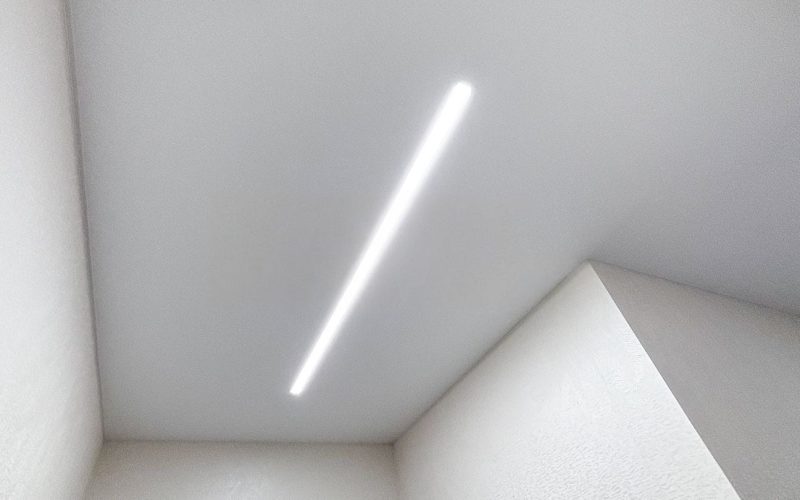 Натяжной потолок в коридоре 11 м2