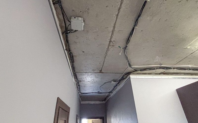 Натяжной потолок в коридоре 15 м2