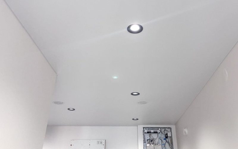 Натяжной потолок в квартире 20 м2