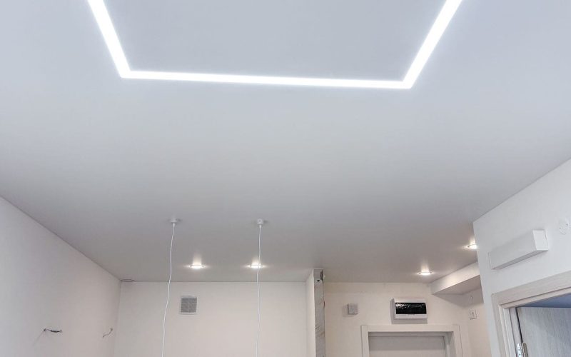 Натяжной потолок в квартире 19 м2