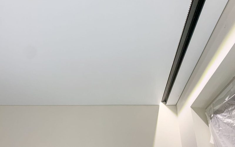 Натяжной потолок в спальне 13 м2