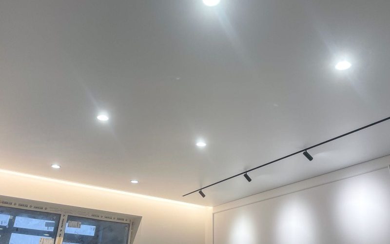 Натяжной потолок в спальне 12 м2