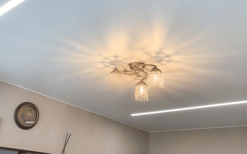 Натяжной потолок в спальне 13 м2