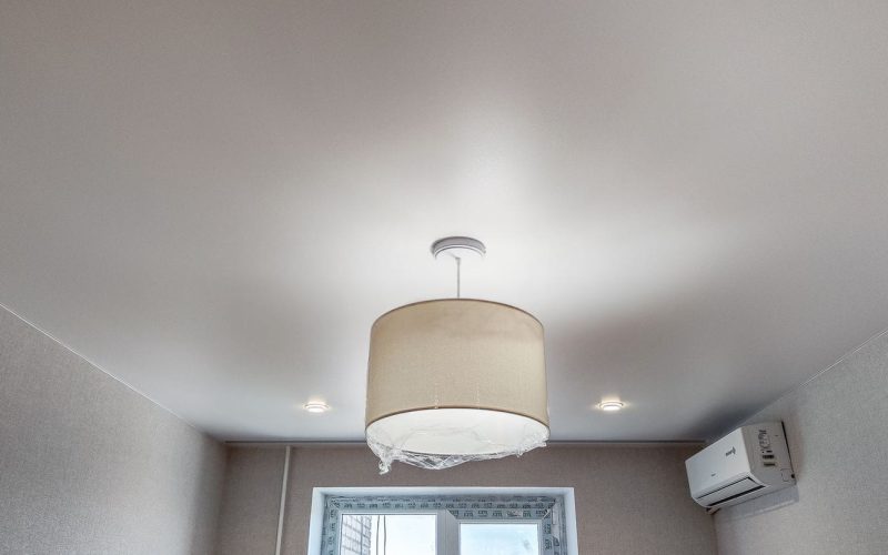 Натяжной потолок в спальне 13 м2