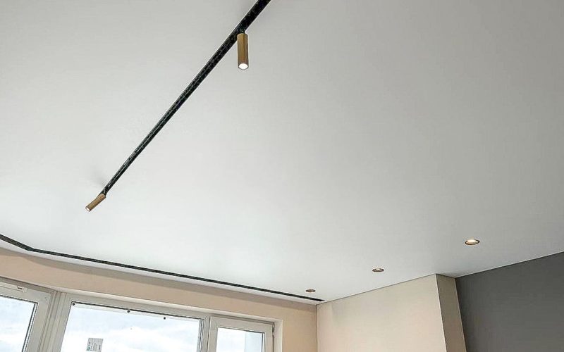 Натяжной потолок в спальне 13 м2