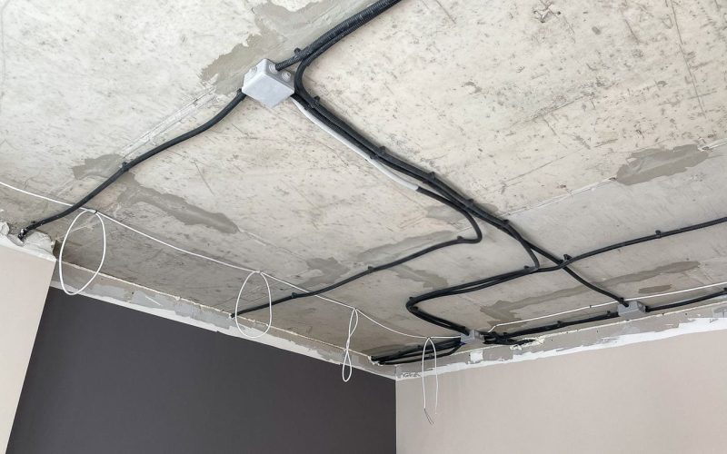 Натяжной потолок в спальне 13 м2